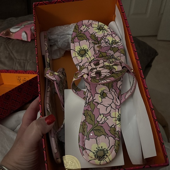 Tory Burch Miller Printed Patent Leather Bold Flowers Combo Purple size 9 - Picture 7 of 10